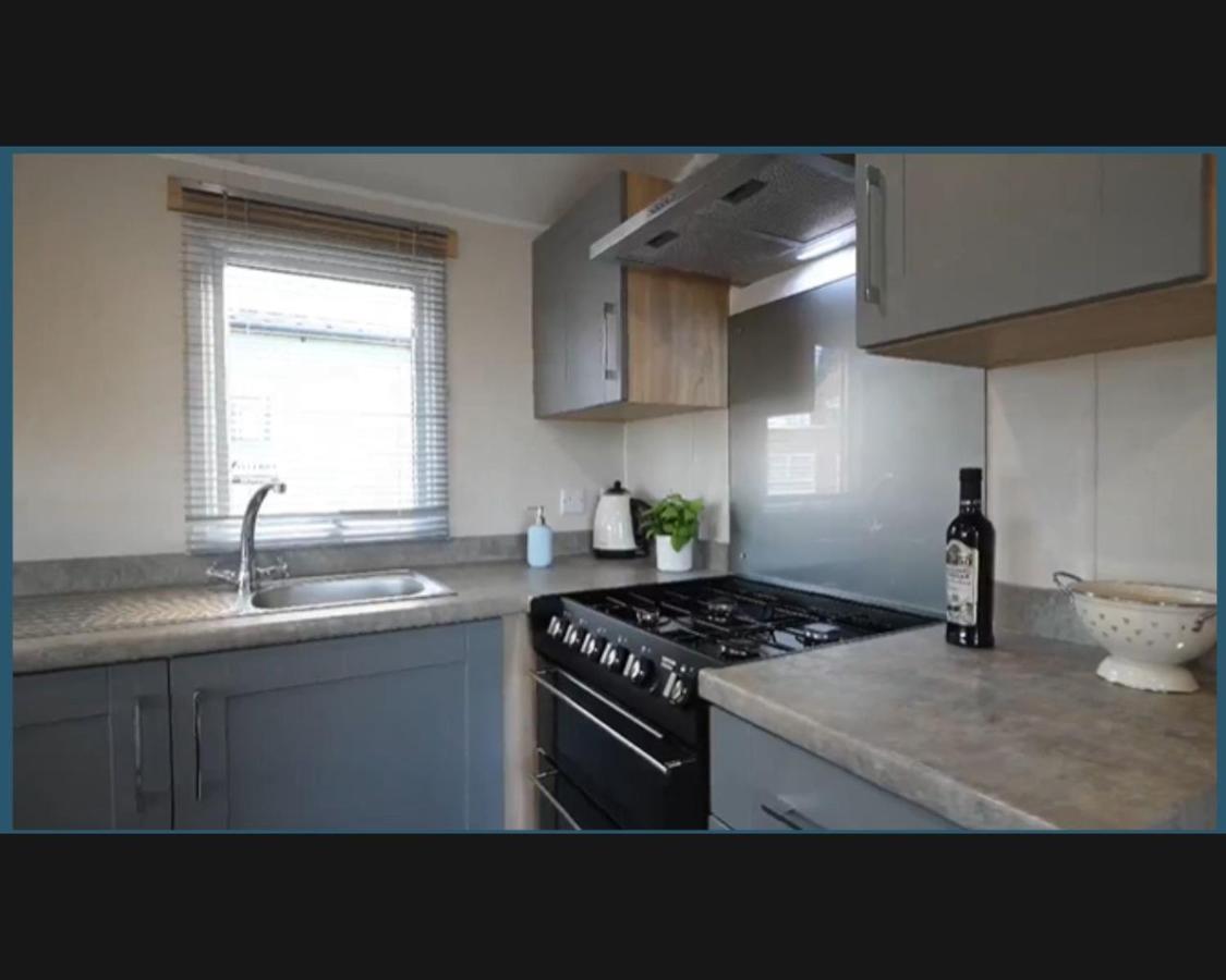 Villa Exotic 3-Bed Caravan At Newquay Holiday Park Exterior foto