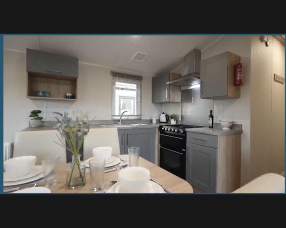 Villa Exotic 3-Bed Caravan At Newquay Holiday Park Exterior foto
