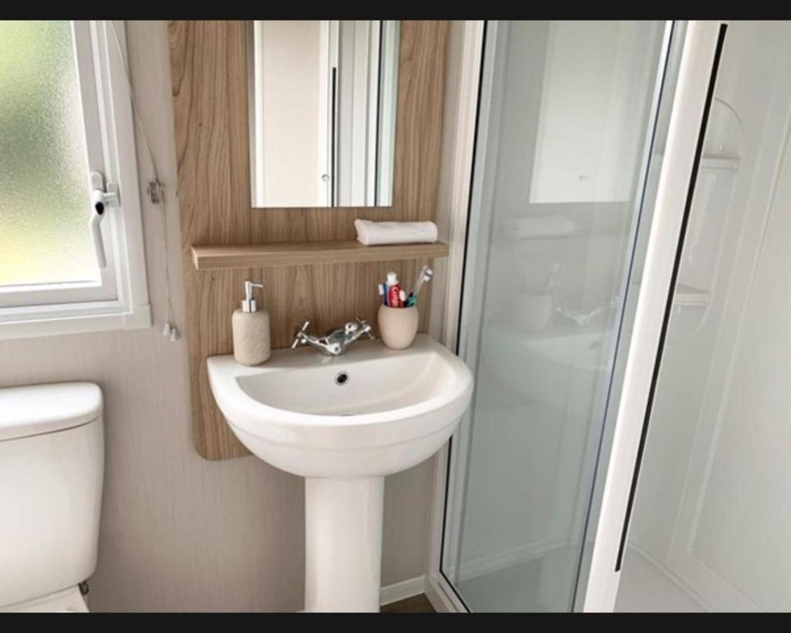 Villa Exotic 3-Bed Caravan At Newquay Holiday Park Exterior foto