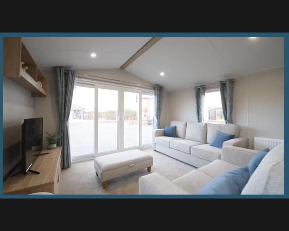 Villa Exotic 3-Bed Caravan At Newquay Holiday Park Exterior foto