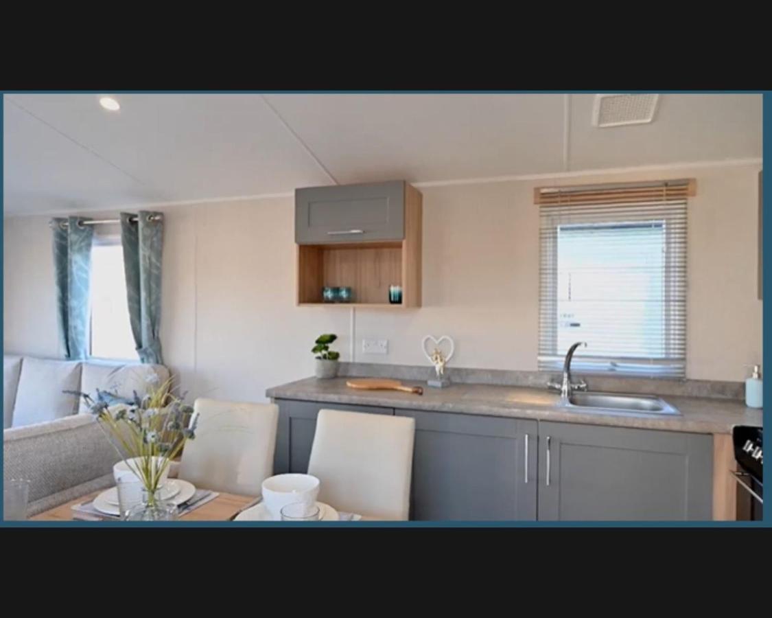 Villa Exotic 3-Bed Caravan At Newquay Holiday Park Exterior foto