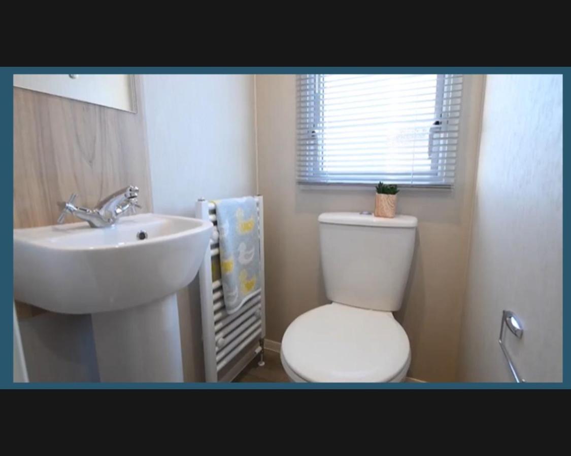 Villa Exotic 3-Bed Caravan At Newquay Holiday Park Exterior foto