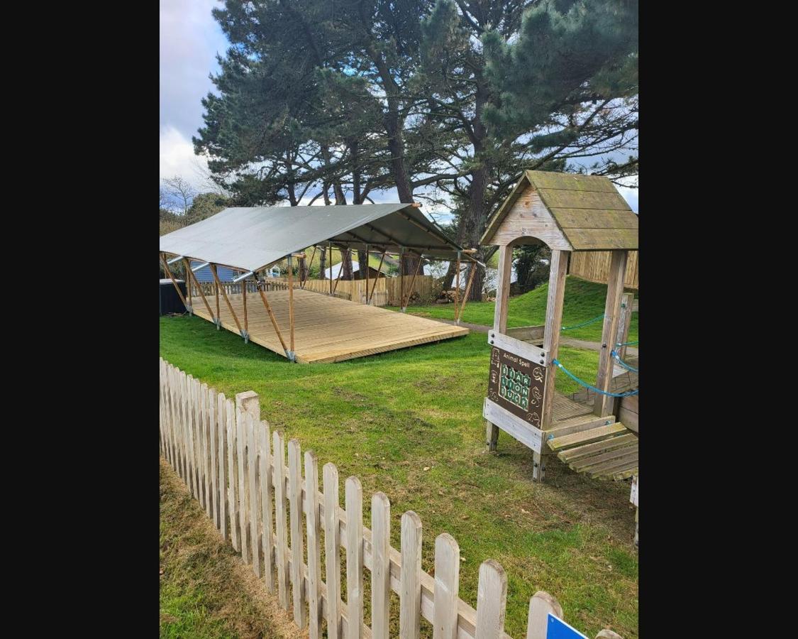 Villa Exotic 3-Bed Caravan At Newquay Holiday Park Exterior foto